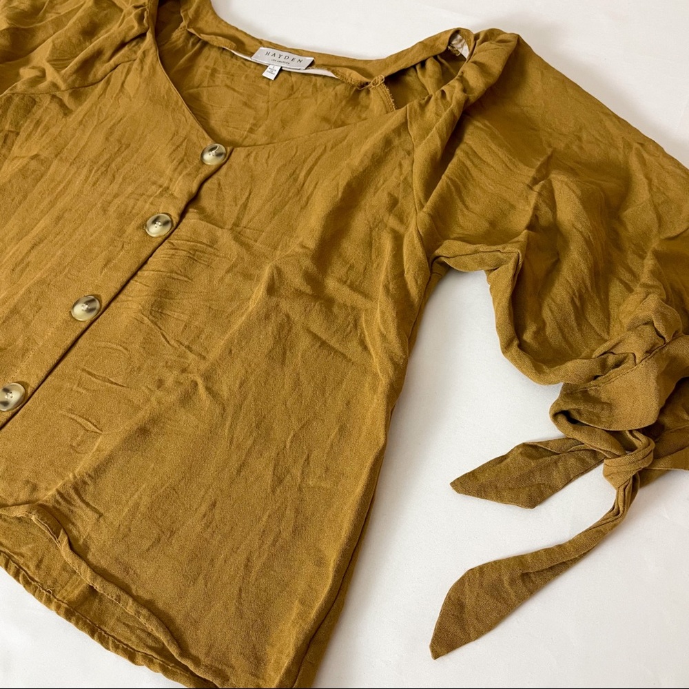 Women’s Blouse with Full Tied Sleeves